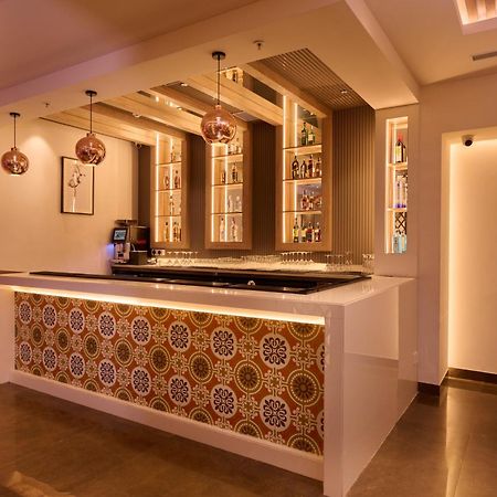 Delite Sarovar Portico Faridabad Bagian luar foto