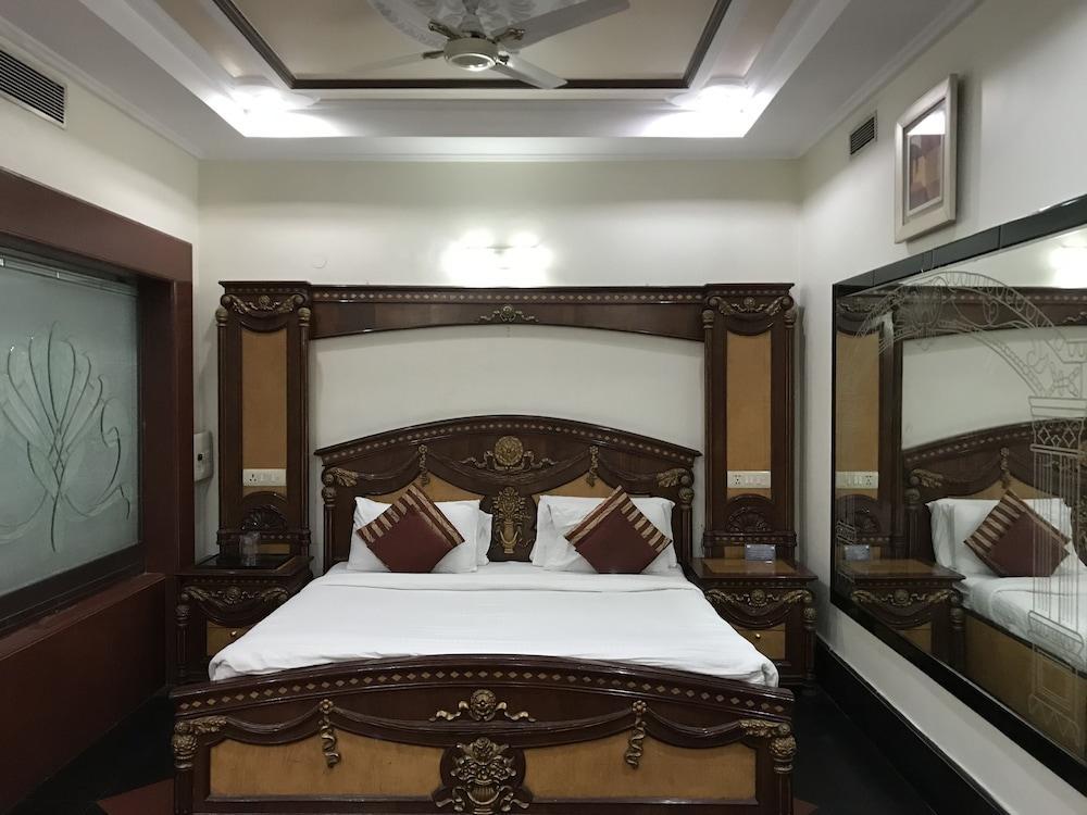 Delite Sarovar Portico Faridabad Bagian luar foto