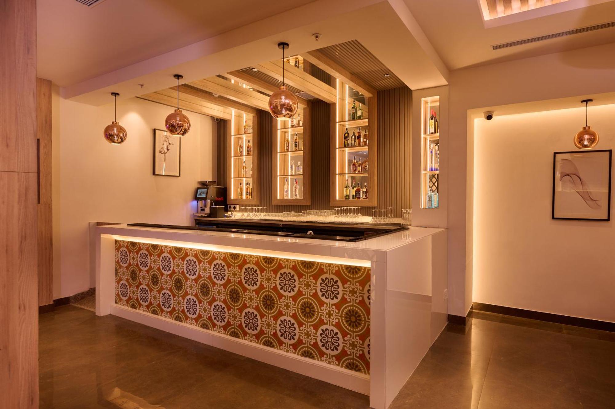 Delite Sarovar Portico Faridabad Bagian luar foto