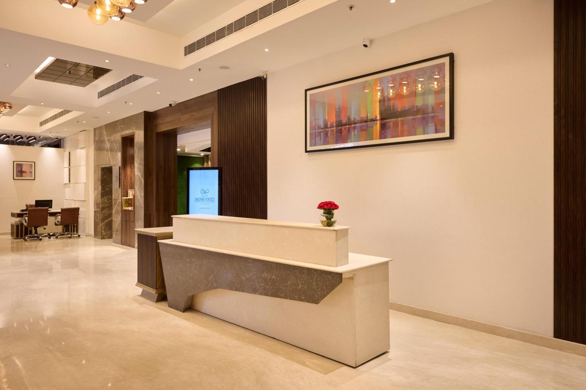 Delite Sarovar Portico Faridabad Bagian luar foto