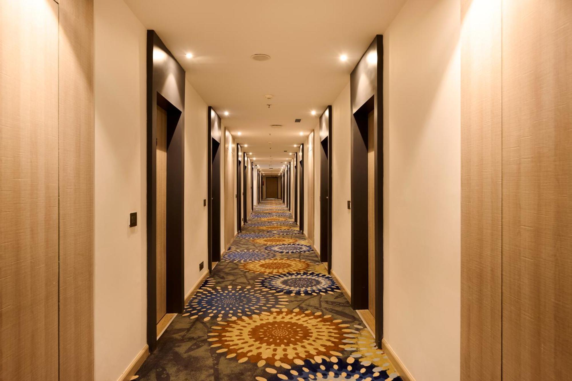 Delite Sarovar Portico Faridabad Bagian luar foto