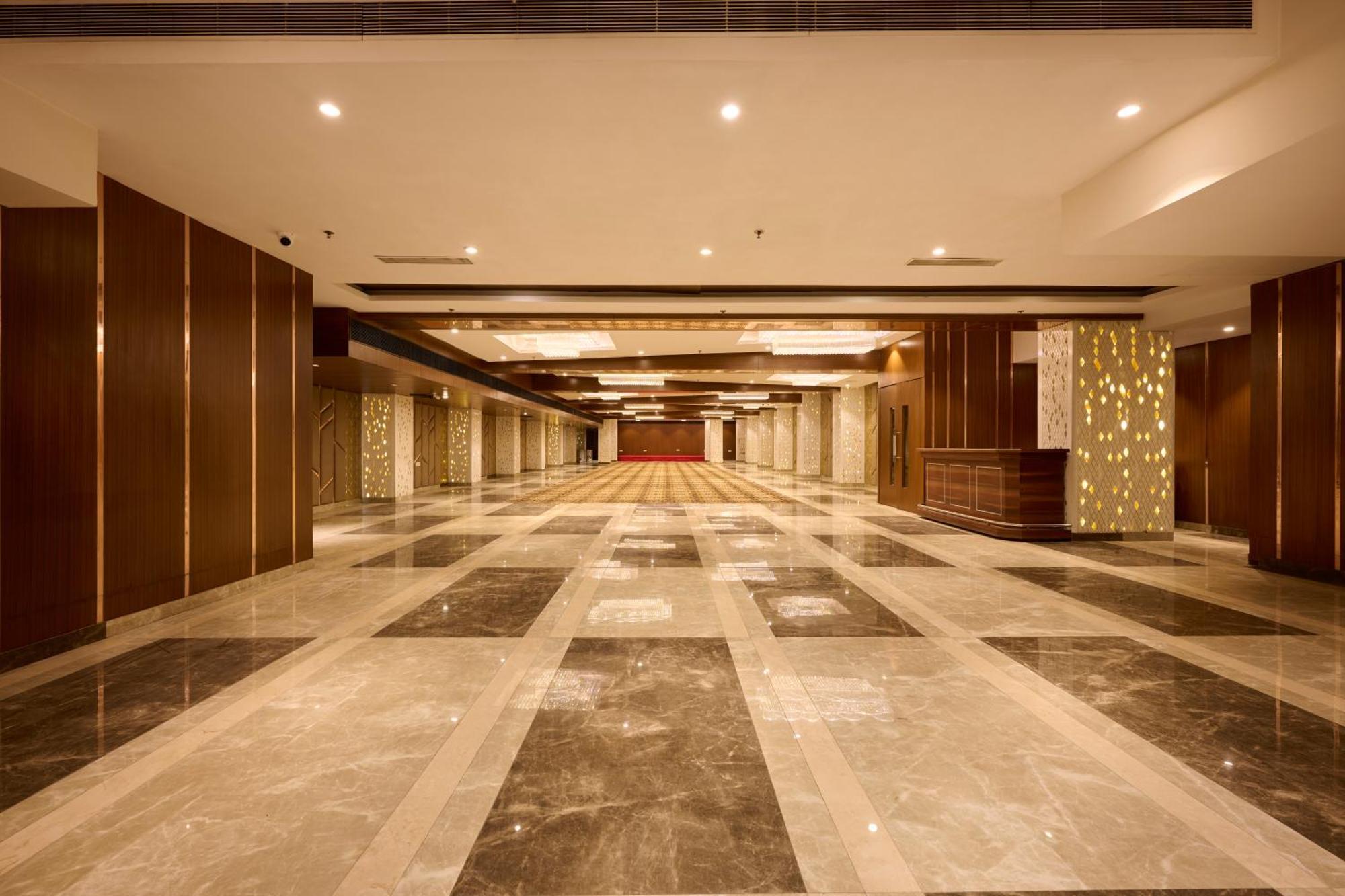 Delite Sarovar Portico Faridabad Bagian luar foto
