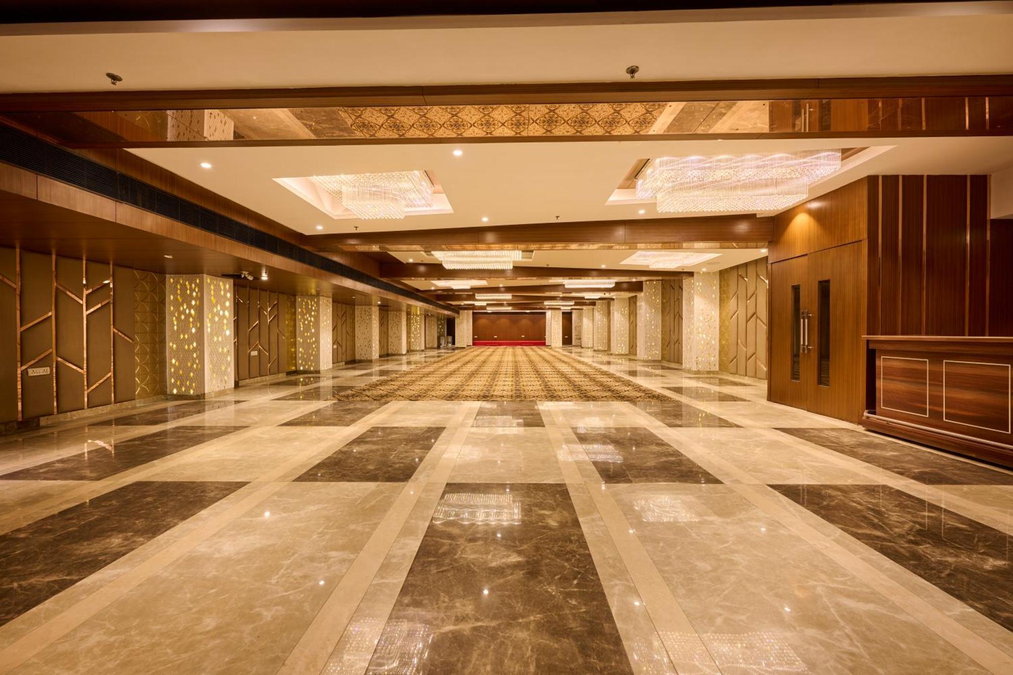 Delite Sarovar Portico Faridabad Bagian luar foto