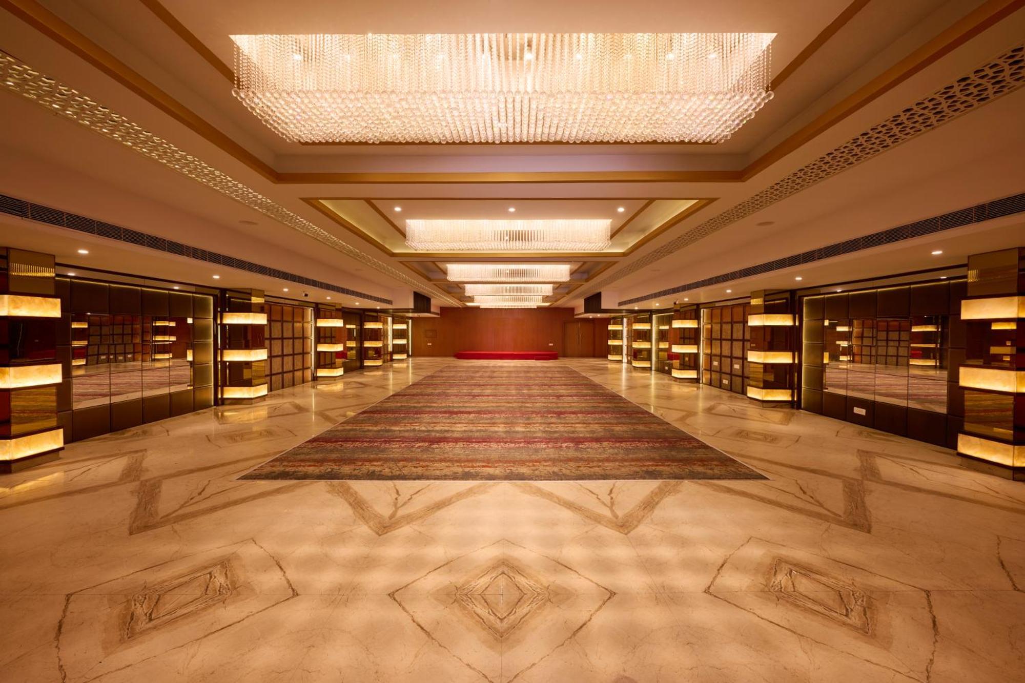 Delite Sarovar Portico Faridabad Bagian luar foto