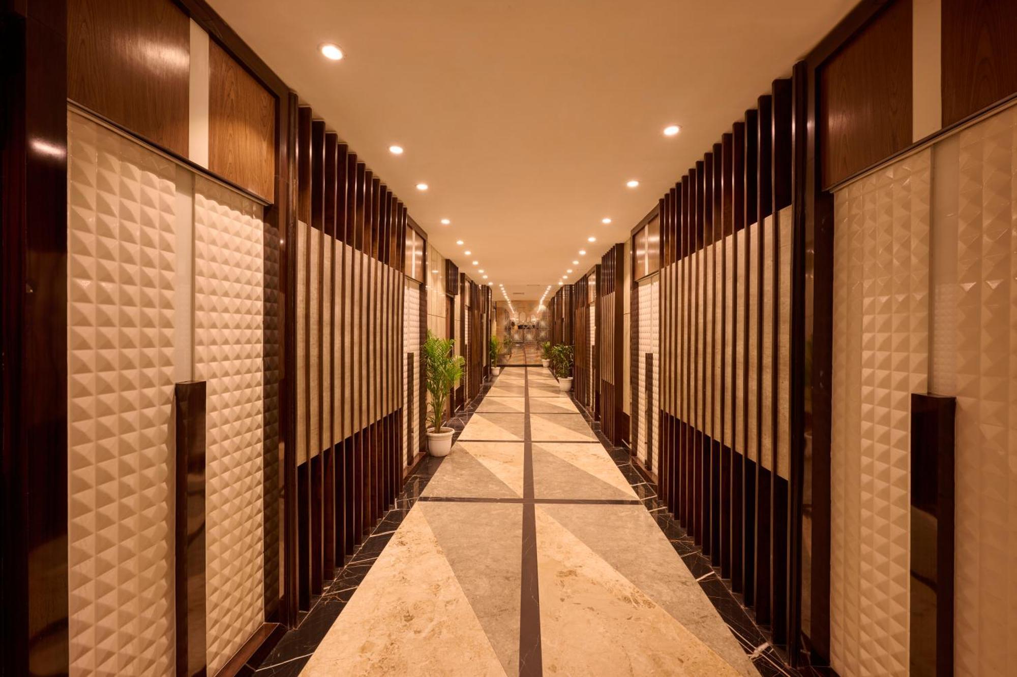 Delite Sarovar Portico Faridabad Bagian luar foto