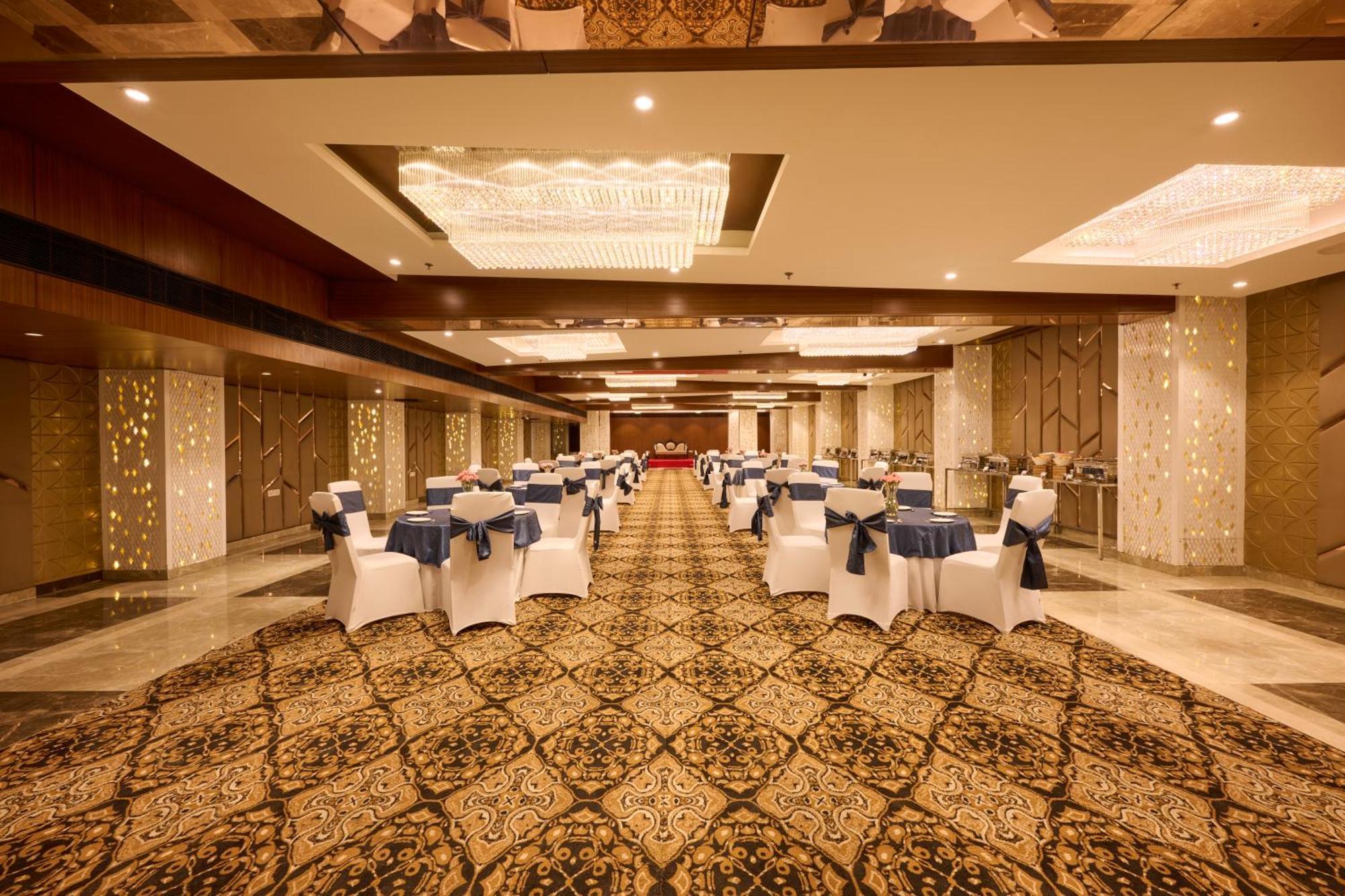 Delite Sarovar Portico Faridabad Bagian luar foto