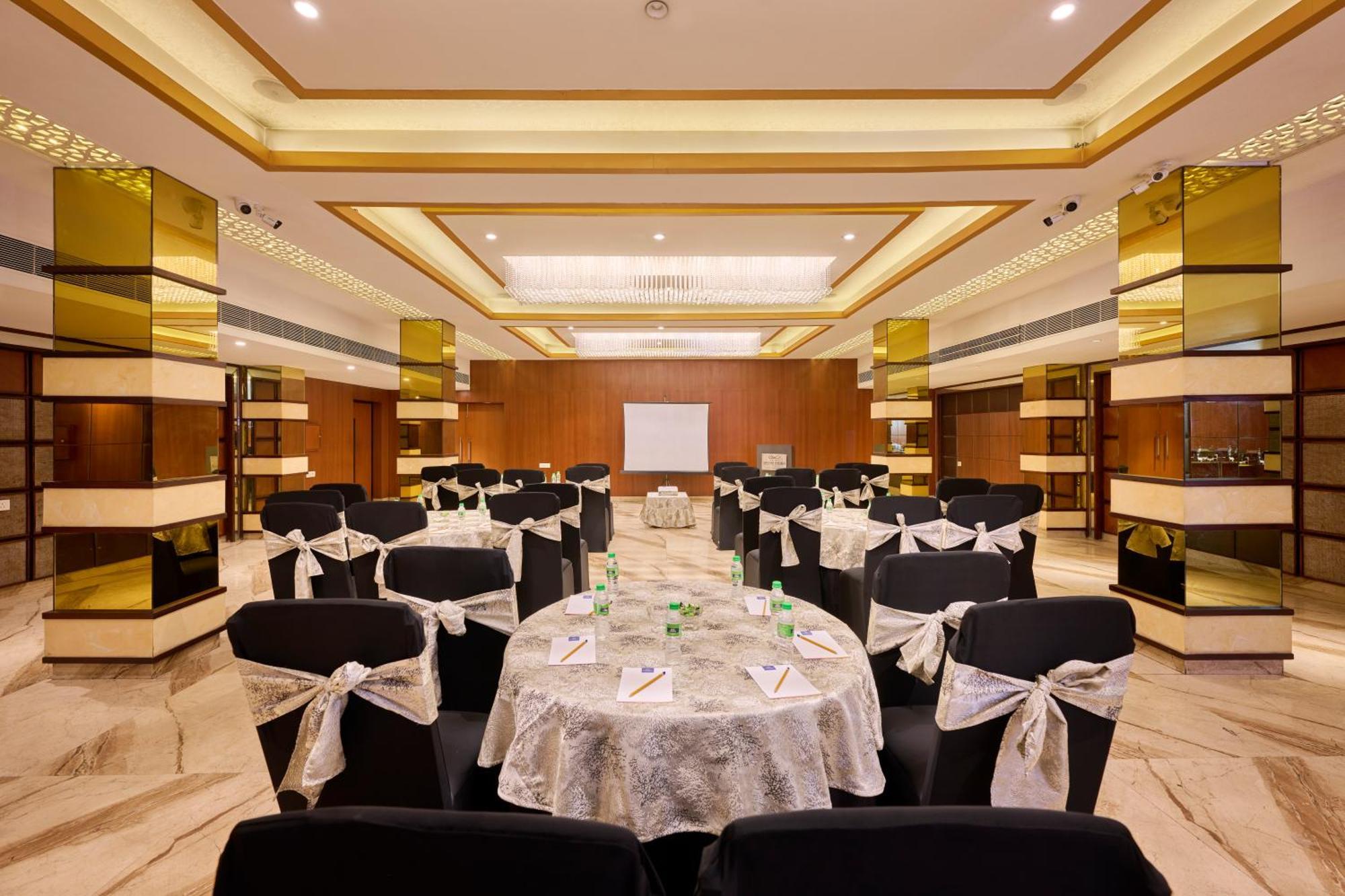 Delite Sarovar Portico Faridabad Bagian luar foto
