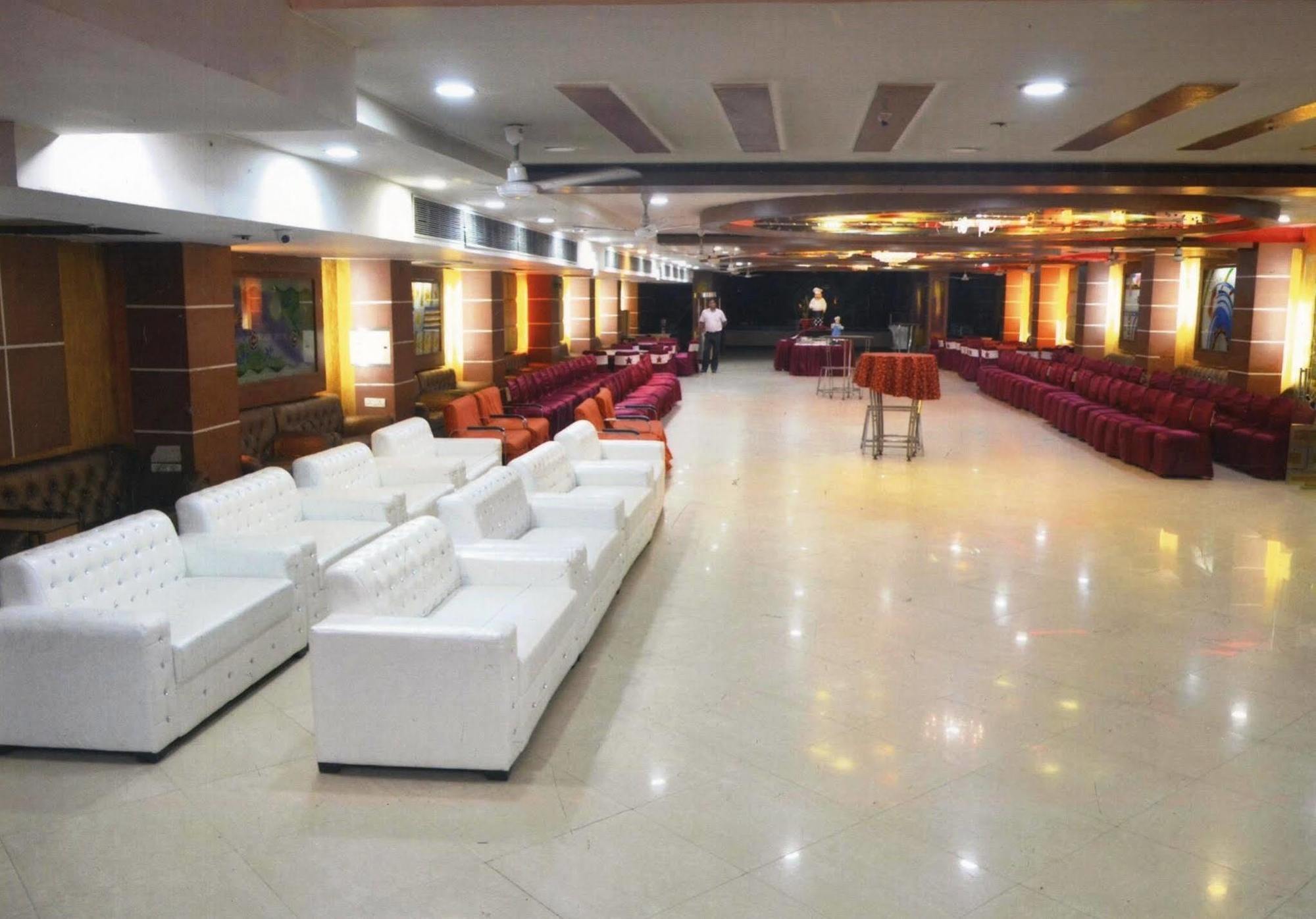 Delite Sarovar Portico Faridabad Bagian luar foto