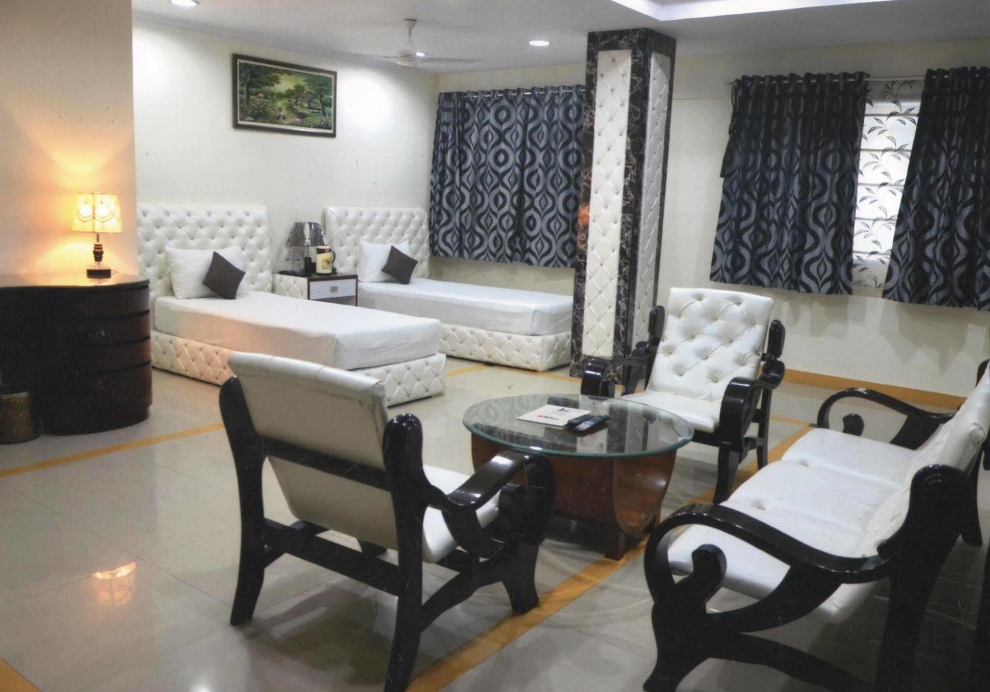 Delite Sarovar Portico Faridabad Bagian luar foto